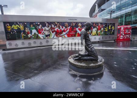 Statue de Thierry Henry à l'Arsenal Emirates Stadium, au nord de Londres Banque D'Images