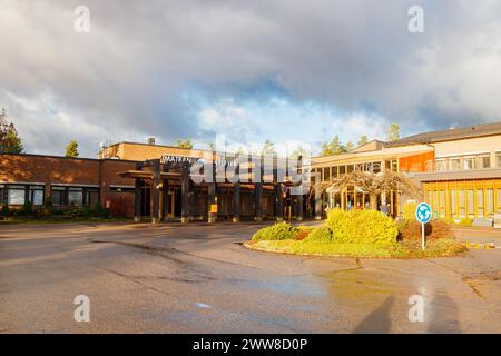 Imatra, Finlande - 12 novembre 2022 : Imatran Kylpyla Spa Hotel Building. Situé près du lac Saimaa. Banque D'Images