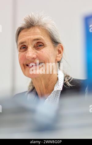 Leipzig, Allemagne. 22 mars 2024. Root Leeb, écrivain, peintre et illustrateur allemand, est assis après une lecture à la Foire du livre de Leipzig. Crédit : Jan Woitas/dpa/Alamy Live News Banque D'Images