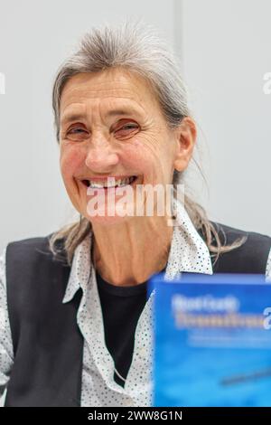 Leipzig, Allemagne. 22 mars 2024. Root Leeb, écrivain, peintre et illustrateur allemand, est assis après une lecture à la Foire du livre de Leipzig. Crédit : Jan Woitas/dpa/Alamy Live News Banque D'Images