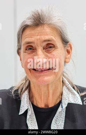 Leipzig, Allemagne. 22 mars 2024. Root Leeb, écrivain, peintre et illustrateur allemand, est assis après une lecture à la Foire du livre de Leipzig. Crédit : Jan Woitas/dpa/Alamy Live News Banque D'Images