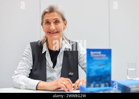 Leipzig, Allemagne. 22 mars 2024. Root Leeb, écrivain, peintre et illustrateur allemand, est assis après une lecture à la Foire du livre de Leipzig. Crédit : Jan Woitas/dpa/Alamy Live News Banque D'Images