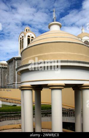 Chapelle de la vierge La Negrita dans le jardin de la Basilique de Notre Dame des Anges, Cartago, Costa Rica, Amérique Centrale Banque D'Images