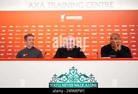 L'ancien entraîneur anglais Sven-Goran Erikssen (au centre) avec Matt Parish, PDG de la Liverpool FC Foundation (à gauche) et l'ancien joueur de Liverpool et de l'Angleterre John Barnes lors d'une conférence de presse à l'AXA Training Centre de Liverpool. Liverpool Legends et Ajax Legends s'affrontent samedi dans le match officiel des légendes caritatives de la Fondation LFC. Date de la photo : vendredi 22 mars 2024. Banque D'Images