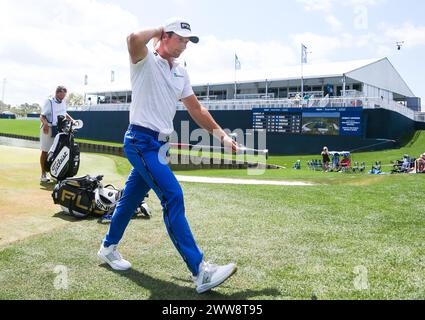 17 mars 2024, Ponte Vedra Beach, Floride, États-Unis : VIKTOR HOVLAND (NOR) sort du 18e green après la dernière manche du Championnat 2024 JOUEURS au TPC Sawgrass. (Crédit image : © Debby Wong/ZUMA Press Wire) USAGE ÉDITORIAL SEULEMENT! Non destiné à UN USAGE commercial ! Banque D'Images