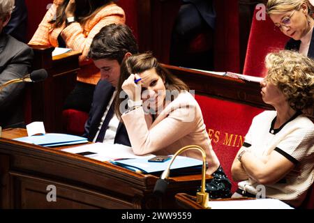 Marie Lebec, ministre déléguée auprès du premier ministre, responsable des relations avec le Parlement, vue à l'Assemblée nationale. Une séance hebdomadaire d'interrogation du gouvernement français a lieu à l'Assemblée nationale au Palais Bourbon à Paris. Banque D'Images