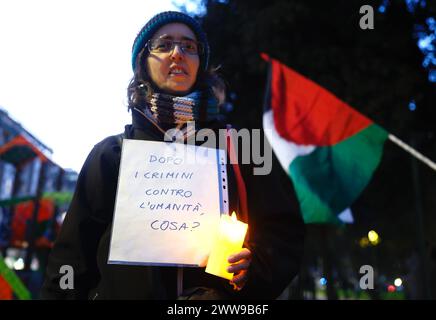 Roma, Italie. 22 mars 2024. Manifestazione per il cessate il fuoco a Gaza contro la presenza del Comando Operativo vertice Interforze nel quartiere di Centocelle - Cronaca - Roma, Italia - Venerdì, 22 Marzo 2024 (foto Cecilia Fabiano/LaPresse) manifestation pour demander un cessez-le-feu à Gaza et contre la base militaire dans le voisin populaire de Centocelle - Actualités - Rome, Italie - vendredi 22 mars 2024 (photo Cecilia Fabiano/LaPresse) crédit : LaPresse/Alamy Live News Banque D'Images