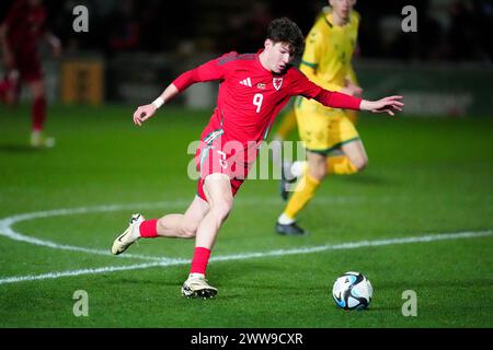 Lewis Koumas du pays de Galles en action lors du match du groupe I du Championnat UEFA Euro U21 à Rodney Parade, Newport. Date de la photo : vendredi 22 mars 2024. Banque D'Images