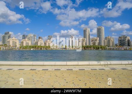 Ashdod Marina Lake – un nouveau lac construit dans le quartier de Marina (hébreu : רובע המרינה) d'Ashdod dans le sud d'Israël. Banque D'Images