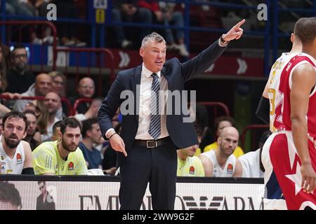 Milan, Italie. 22 mars 2024. EA7 EMPORIO ARMANI OLIMPIA MILANO VS FENERBAHCE BEKO ISTANBUL, ENTRAÎNEUR PRINCIPAL DE NELLA FOTO SARAS JASIKEVICIUS (FENERBAHCE BEKO ISTANBUL) pendant EA7 Emporio Armani Milano vs Fenerbah Beko Istanbul, match de basket Euroleague à Milan, Italie, 22 mars 2024 crédit : Agence photo indépendante/Alamy Live News Banque D'Images