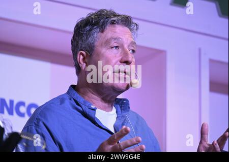 Londres, Royaume-Uni. John Torode. Ideal Home Show 2024 Olympia. Démonstration de cuisine sur l'étape manger et boire. Banque D'Images