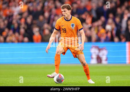 Amsterdam, pays-Bas. 22 mars 2024. AMSTERDAM, PAYS-BAS - 22 MARS : Mats Wieffer dribble lors du match amical international entre les pays-Bas et l'Écosse au Johan Cruijff Arena le 22 mars 2024 à Amsterdam, pays-Bas. (Photo de Peter Lous/Orange Pictures) crédit : Orange pics BV/Alamy Live News Banque D'Images