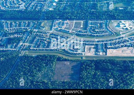Vue aérienne des banlieues de Houston près du lac Houston Banque D'Images