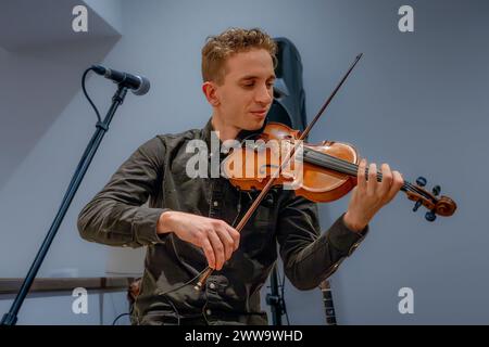 Violoniste Gabriel Dubreuil, Early Spirit, Folk Group Banque D'Images