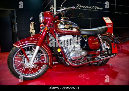 JAWA 300 perak sidecar Istanbul Turkiye 03 21 2024 motobike 2024 Banque D'Images