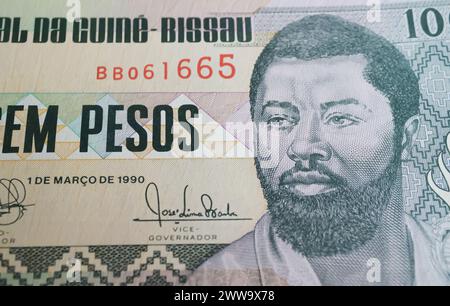 Gros plan sur l'ancienne monnaie Peso de Guinée-Bissau (focus sur le centre) Banque D'Images