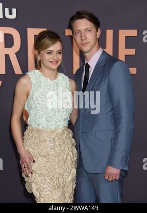 Los Angeles, États-Unis. 21 mars 2024. Joey King et Steven Piet arrivant à la première de « We Were the Lucky Ones » de Hulu à Los Angeles, qui s’est tenue à l’Academy Museum of Motion Pictures à Los Angeles, CA, le 21 mars 2024. © Janet Gough/AFF-USA.COM crédit : AFF/Alamy Live News Banque D'Images