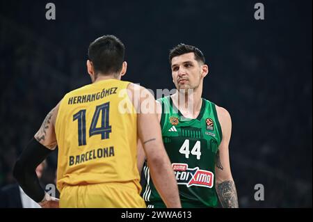 Athènes, Lombardie, Grèce. 22 mars 2024. 44 KONSTANTINOS MITOGLOU du Panathinaikos AKTOR Athènes avec 14 WILLY HERNANGOMEZ du FC Barcelone lors de l'Euroleague, Round 31, match entre le Panathinaikos AKTOR Athènes et le FC Barcelone à l'Oaka Altion Arena le 22 mars 2024, à Athènes, Grèce. (Crédit image : © Stefanos Kyriazis/ZUMA Press Wire) USAGE ÉDITORIAL SEULEMENT! Non destiné à UN USAGE commercial ! Crédit : ZUMA Press, Inc/Alamy Live News Banque D'Images