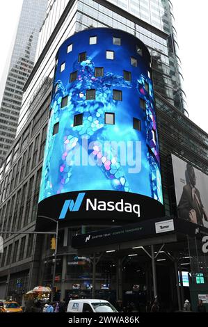 New York, États-Unis. 22 mars 2024. Vue du bâtiment Nasdaq MarketSite à Times Square, alors que le Nasdaq a établi un troisième record vendredi, clôturant à 16,428.82, New York, NY, le 22 mars, 2024. (photo par Anthony Behar/Sipa USA) crédit : Sipa USA/Alamy Live News Banque D'Images