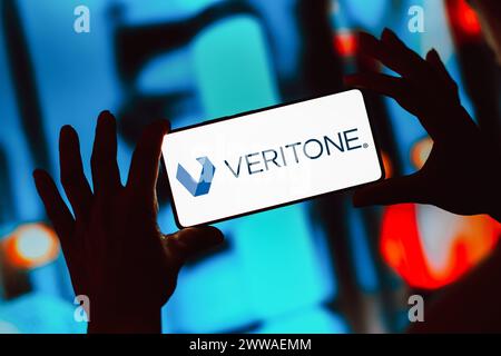 Brésil. 22 mars 2024. Dans cette illustration photo, le logo Veritone, Inc est affiché sur l'écran d'un smartphone. Crédit : SOPA images Limited/Alamy Live News Banque D'Images