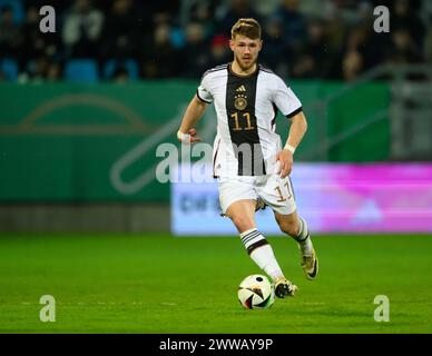 Chemnitz, Allemagne. 22 mars 2024. Football, U21 hommes : qualification pour le Championnat d'Europe, Allemagne - Kosovo, 1er tour, Groupe d, Journée 8, stade - an der Gellertstraße. L'Allemand Jan Thielmann joue le ballon. Crédit : Robert Michael/dpa/Alamy Live News Banque D'Images