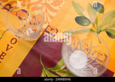 ADMR 62 - aide à domicile en milieu rural, pas de Calais. Muriel, auxiliaire de la vie sociale (AVS) travaille au domicile de M. T.. Banque D'Images