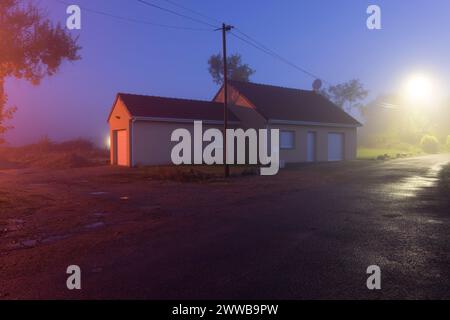 ADMR 62 - aide à domicile en milieu rural, pas de Calais. Muriel, auxiliaire de la vie sociale (AVS) travaille au domicile de M. T.. Banque D'Images