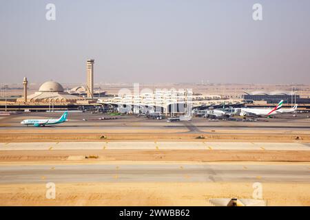 Riyad, Arabie Saoudite - 15 février 2023 : vue aérienne de l'aéroport international de Riyad (RUH) en Arabie Saoudite. Banque D'Images