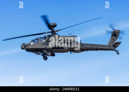 Stuttgart, Allemagne - 29 janvier 2024 : hélicoptère Boeing Apache Guardian de l'armée américaine à l'aéroport de Stuttgart (STR) en Allemagne. Banque D'Images