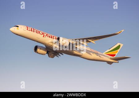 Dubaï, Émirats arabes Unis - 17 février 2024 : Airbus A350-900 d'Ethiopian Airlines à l'aéroport de Dubaï (DXB) aux Émirats arabes Unis. Banque D'Images