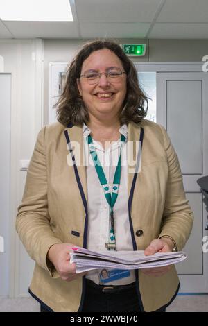 Chambray les Tours, France. 23 mars 2024. Gaelle Huon de Penanster, directrice de l’usine de fabrication de médicaments liquides de la société Delpharm Pharmaceutical à Chambray-les-Tours, Indre-et-Loire, France, le 23 mars 2024. Photo de Pascal Avenet/ABACAPRESS.COM crédit : Abaca Press/Alamy Live News Banque D'Images