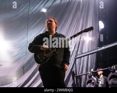 Londres, Royaume-Uni. 22 mars 2024. Loathe jouant en concert à l'OVO Wembley Arena, Londres, le 22 mars 2024 Erik Bickerstaffe , guitariste , second chanteur Loath (parfois stylisé LOATHE) est un groupe de heavy metal anglais formé en 2014. Ils sont signés chez SharpTone Records et ont sorti deux EP et trois albums studio. Les œuvres du groupe sont souvent classées dans le genre metalcore avec des éléments expérimentaux. Loathe a été nominé pour les Heavy Metal Awards meilleur groupe de percée britannique et Metal Hammer Golden Gods Awards meilleur nouveau groupe en '18. Crédit : Dafydd Owen/Alamy Live News Banque D'Images