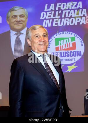 Milan, Italie. 23 mars 2024. Il Ministro degli esteri Antonio Tajani alla conferenza stampa di Forza Italia per le Europee - Cronaca - Milano - Italia - Sabato 23 Marzo 2024 (Foto Marco Cremonesi/LaPresse) le ministre des Affaires étrangères Antonio Tajani à la conférence de presse de Forza Italia pour les élections européennes - Actualités - Milan - Italie - samedi 23 mars 2024 (photo Marco Cremonesi/LaPresse) crédit : LaPresse/Alamy Live News Banque D'Images