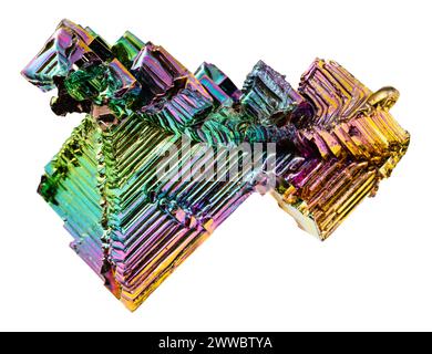 gros plan de l'échantillon de pierre de la collection géologique - structure cristalline en escalier de bismuth avec des couleurs irisées isolé sur fond blanc Banque D'Images