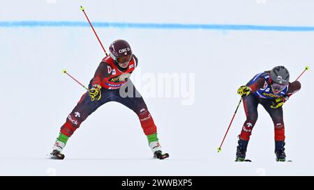 Marielle Thompson, Canada, (rouge) remporte la grande finale féminine, à droite Brittany Phelan (bleu) qui a terminé troisième lors de la Coupe du monde de ski cross FIS à Idre Fjäll, Suède Marsch 23, 2024. Photo : Anders Wiklund / TT / Code 10040 Banque D'Images