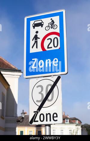 Panneaux de signalisation, rue résidentielle, zone piétonne, Autriche Banque D'Images