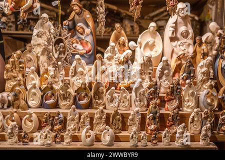 Figurines de la Nativité, marché de Noël Banque D'Images