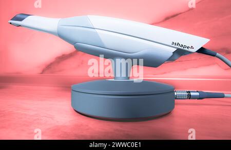 Lviv, Ukraine - 29 décembre 2018 : scanner dentaire 3D 3Shape au cabinet du dentiste. Banque D'Images