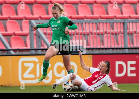 Amsterdam, pays-Bas. 23 mars 2024. AMSTERDAM, 23-03-2024, de. Toekomst, Azerion Eredivisie vrouwen, Ajax - Pec (femmes), saison 2023/2024, pendant le match Ajax - Pec (femmes), Ajax joueur Rosa van Gool crédit : Pro Shots/Alamy Live News Banque D'Images