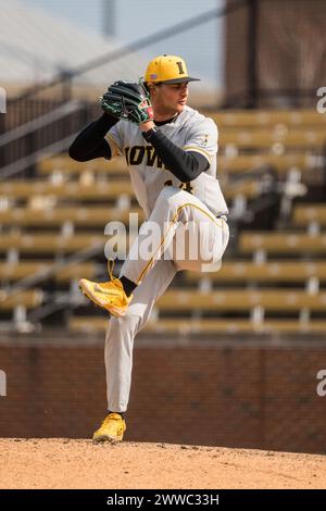 West Lafayette, Indiana, États-Unis. 22 mars 2024. BRODY BRECHT (14 ans), de l'Iowa, livre un terrain pendant le match de baseball de la NCAA entre les Hawkeyes de l'Iowa et les Purdue Boilermakers, vendredi 23 mars 2024, à Alexander Field à West Lafayette, Ind Purdue a gagné le match 10-3. (Crédit image : © David Wegiel/ZUMA Press Wire) USAGE ÉDITORIAL SEULEMENT! Non destiné à UN USAGE commercial ! Banque D'Images