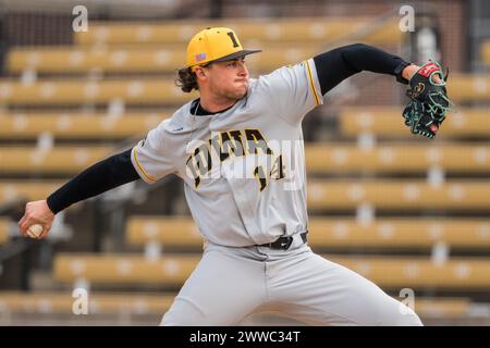 West Lafayette, Indiana, États-Unis. 22 mars 2024. BRODY BRECHT (14 ans), de l'Iowa, livre un terrain pendant le match de baseball de la NCAA entre les Hawkeyes de l'Iowa et les Purdue Boilermakers, vendredi 23 mars 2024, à Alexander Field à West Lafayette, Ind Purdue a gagné le match 10-3. (Crédit image : © David Wegiel/ZUMA Press Wire) USAGE ÉDITORIAL SEULEMENT! Non destiné à UN USAGE commercial ! Banque D'Images