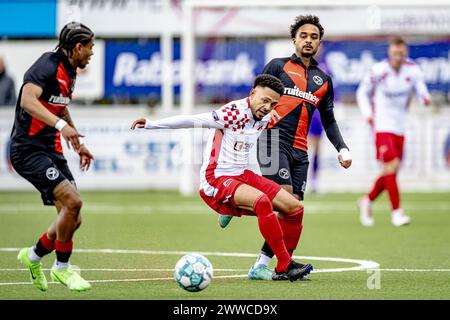 WERKENDAM, pays-Bas. 23 mars 2024. Football, Stadium de Zwaaier, BetNation Divisie, saison 2023/2024, pendant le match Kozakken Boys - Jong Almere City, Kozakken Boys joueur Sergio Tremour, Jong Almere City joueur Jeffry Puriel crédit : Pro Shots/Alamy Live News Banque D'Images