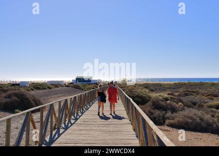 19 novembre 2023 - Morro Jable, Fuerteventura en Espagne : ambiance détendue sur les îles Canaries par une journée ensoleillée Banque D'Images