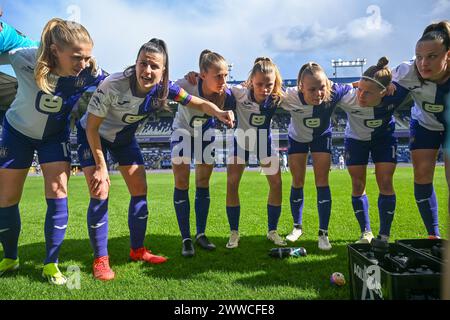Anderlecht, Belgique. 23 mars 2024. Les joueuses d'Anderlecht sur la photo se sont rassemblées avant un match de football féminin entre le RSC Anderlecht et le Club Brugge YLA lors de la 1ère journée des play offs de la saison 2023 - 2024 de la Super League belge Lotto Womens, le samedi 23 mars 2024 à Anderlecht, Belgique . Crédit : Sportpix/Alamy Live News Banque D'Images