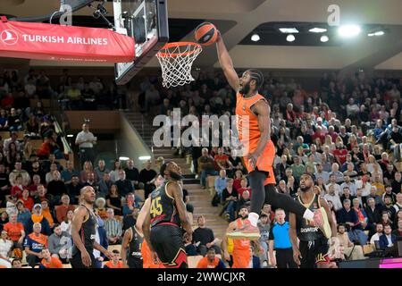 Monaco, Monaco. 22 mars 2024. Le joueur de Valence #37 semi Ojeleye dunque lors du match Euroleague entre L'AS Monaco et Valence basket à la salle Gaston-médecin. Score final ; Monaco 79:78 Valencia basket. (Photo de Laurent Coust/SOPA images/SIPA USA) crédit : SIPA USA/Alamy Live News Banque D'Images