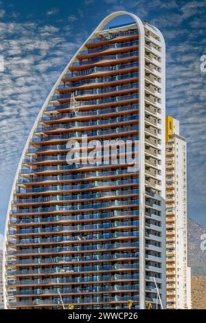 BENIDORM, ESPAGNE - 14 AOÛT 2020 : vue des gratte-ciel de la ville considérée comme Manhattan de l'Espagne. Banque D'Images