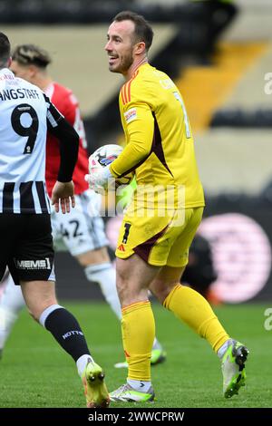 Nottingham le samedi 23 mars 2024. Alex Cairns de Salford City lors du match de Sky Bet League 2 entre Notts County et Salford City à Meadow Lane, Nottingham le samedi 23 mars 2024. (Photo : Jon Hobley | mi News) crédit : MI News & Sport /Alamy Live News Banque D'Images