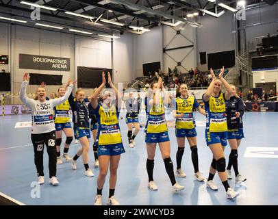 Hamar, Norvège. 23 mars 2024. Hamar, Norvège, 23 mars 2024 : les joueuses de Storhamar célèbrent après avoir remporté le match de handball féminin de la Ligue européenne EHF entre Storhamar et Thuringer au Boligpartner Arena à Hamar, Norvège (Ane Frosaker/SPP) crédit : SPP Sport Press photo. /Alamy Live News Banque D'Images