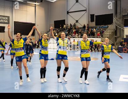 Hamar, Norvège. 23 mars 2024. Hamar, Norvège, 23 mars 2024 : les joueuses de Storhamar célèbrent après avoir remporté le match de handball féminin de la Ligue européenne EHF entre Storhamar et Thuringer au Boligpartner Arena à Hamar, Norvège (Ane Frosaker/SPP) crédit : SPP Sport Press photo. /Alamy Live News Banque D'Images