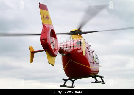 Photo du dossier datée du 28/04/2012 montrant un hélicoptère d'urgence Eurocopter EC 135 de Midlands lors d'un appel d'urgence au Staffordshire Showground, Stafford.. Banque D'Images